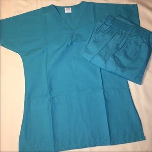 New Dilly Turquoise Women's scrubs size small